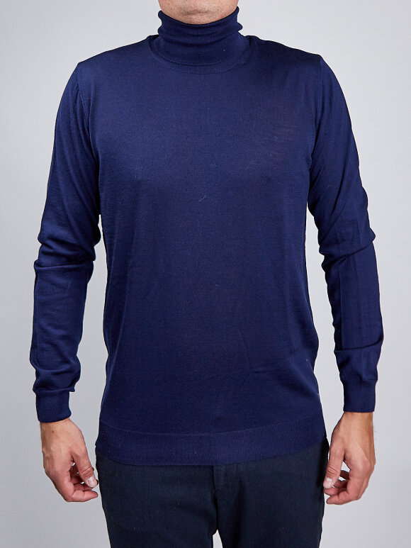 Oscar Jacobson - Cole Rollneck Oscar Jacobson - Cole Rollneck