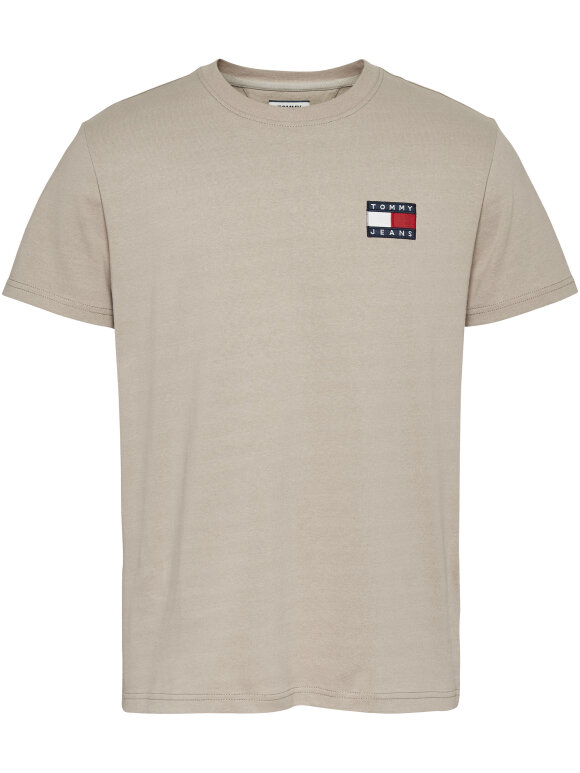 Tommy Hilfiger - TJM TOMMY BADGE TEE Tommy Hilfiger - TJM TOMMY BADGE TEE