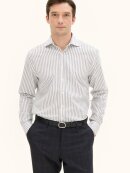 Oscar Jacobson - Reg Fit Cut Away Striped Flann
