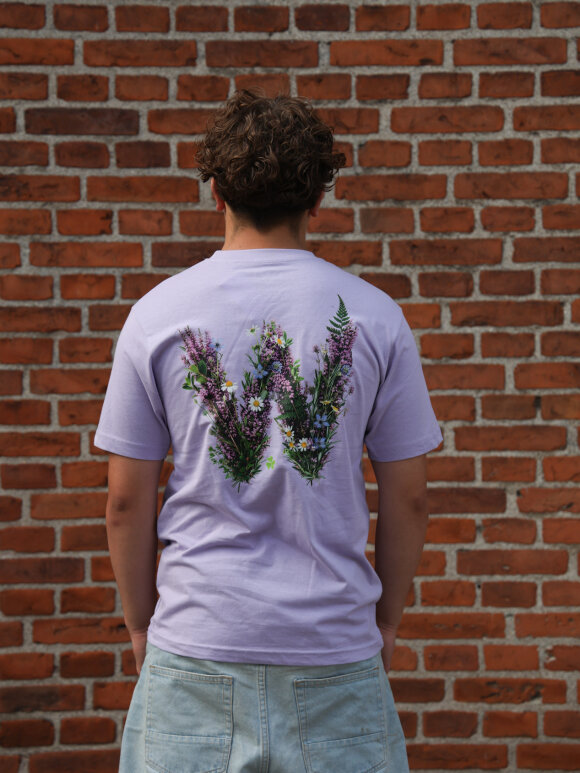Wonderfestiwall - Lilla m. blomst T-shirts Wonderfestiwall - Lilla m. blomst T-shirts